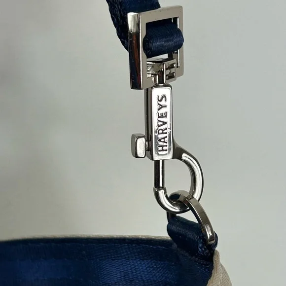 Harveys seatbelt tote bag in a two-tone design - Picture 4 of 9